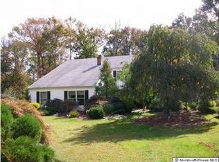 16 Merion Dr, Manalapan, NJ