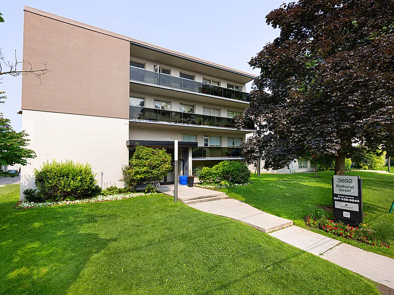 3892 Bathurst St — Photo 10