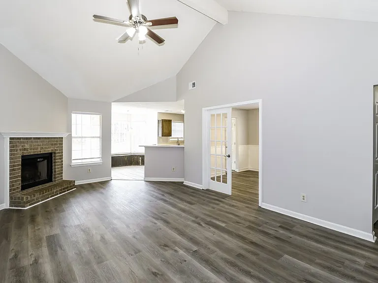 6963 Naples Dr — Photo 3