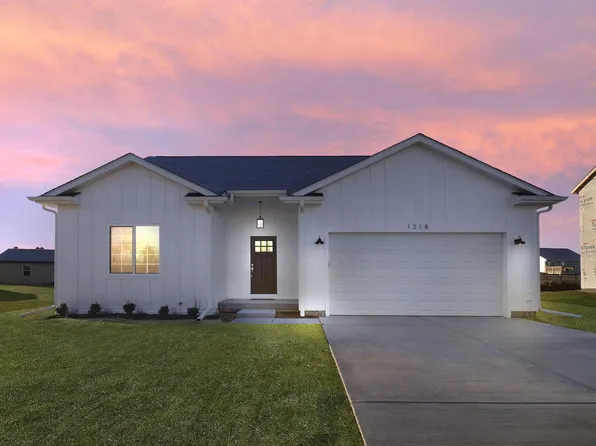 1218 Evergreen DRIVE, Delavan, WI 53115