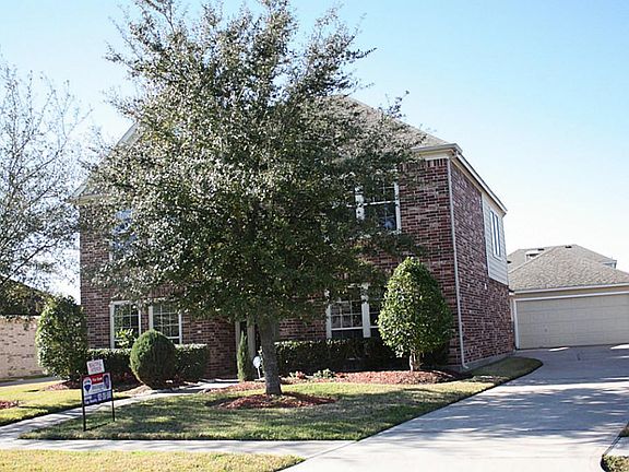 Like new gorgeous Perry Home in Shadow Creek Ranch w/detached garage.