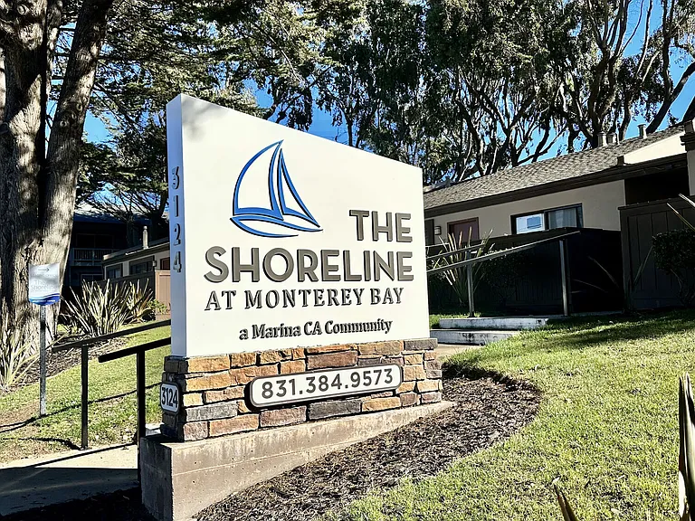 The Shoreline at Monterey Bay — Photo 1