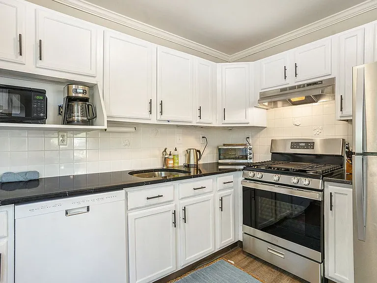 5905 Drawbridge Ct — Photo 8