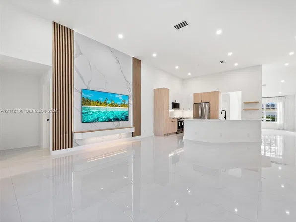 816 Crestview Cir, Weston, FL 33327