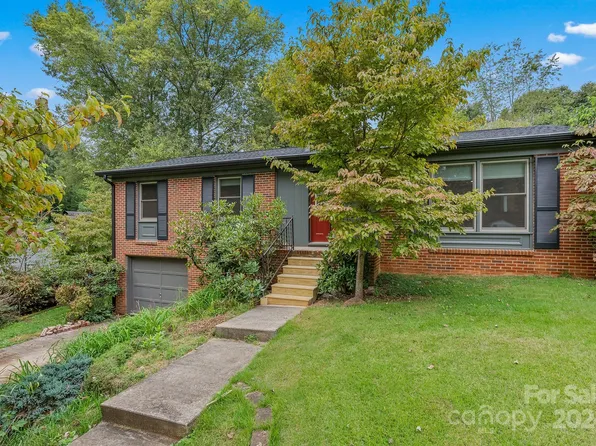 310 Foxcroft Dr, Asheville, NC 28806