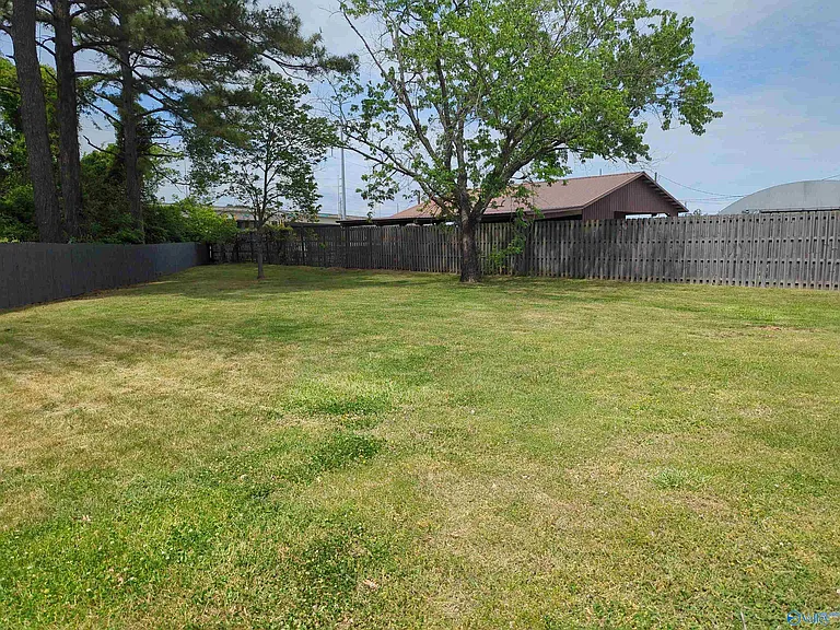 107 Strong Ct SE — Photo 2