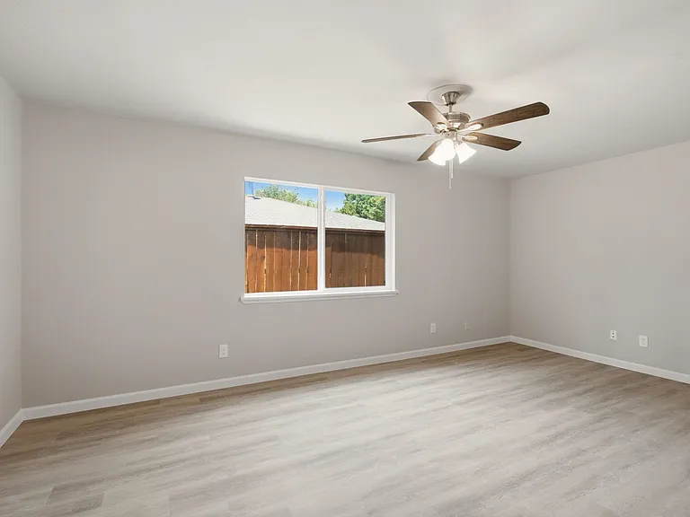 1616 Stockton Trl — Photo 22