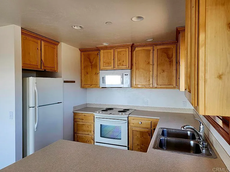 461 Manzanita Dr — Photo 9