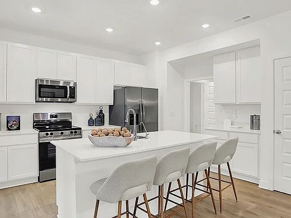4th image of 2816 Corbett Dr