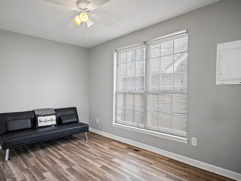 1119 Waggoner Ct W — Photo 12