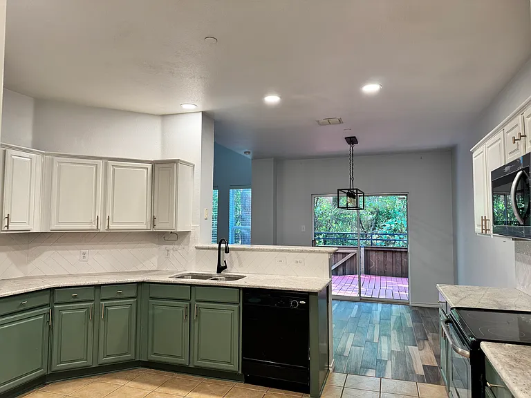 244 Turnberry Ln — Photo 14
