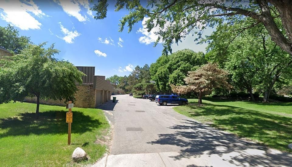 2nd image of 20 Windsor Ln APT 306A