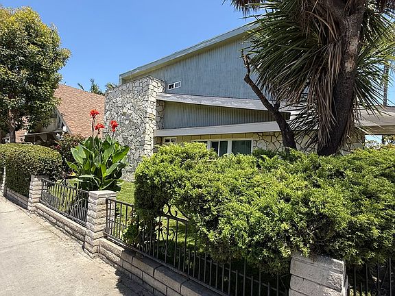2nd image of 11614 Bellflower Blvd