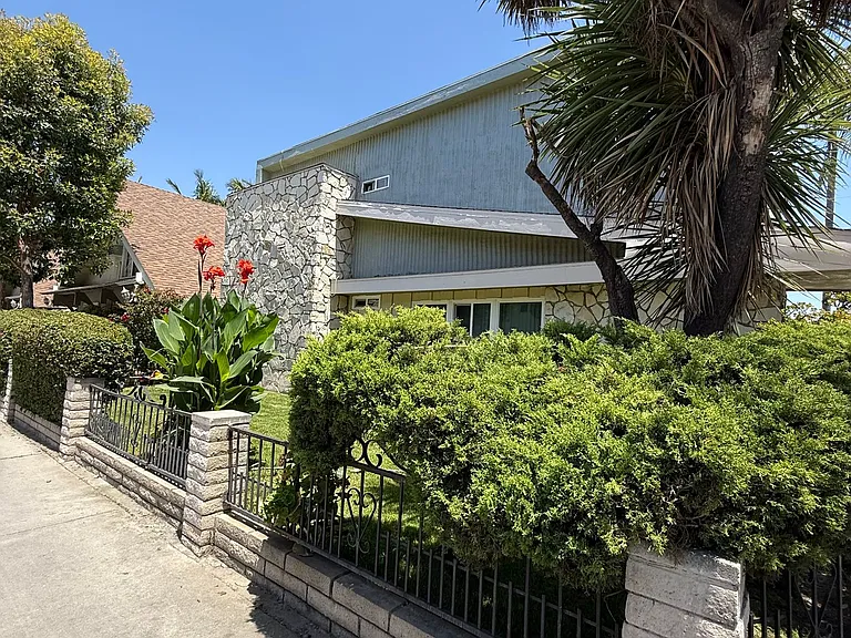 11614 Bellflower Blvd — Photo 2