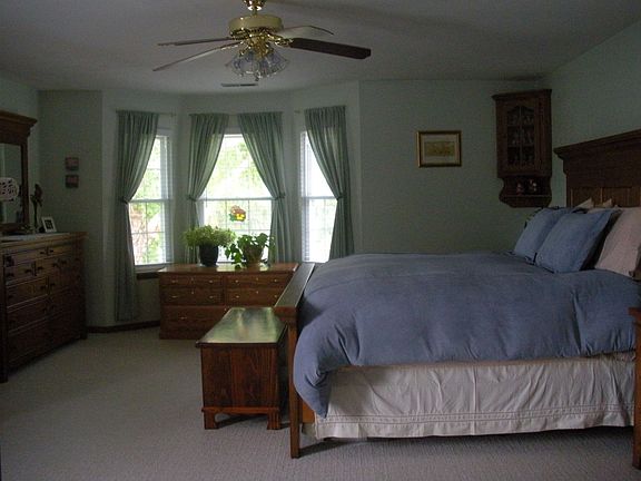 4th image of 1121 Norcova Ct