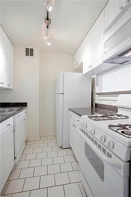 Rented by Stay Local NYC | media 9
