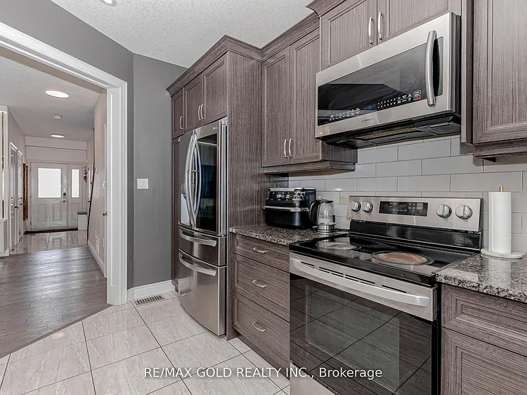 240 Birkinshaw Rd — Photo 18