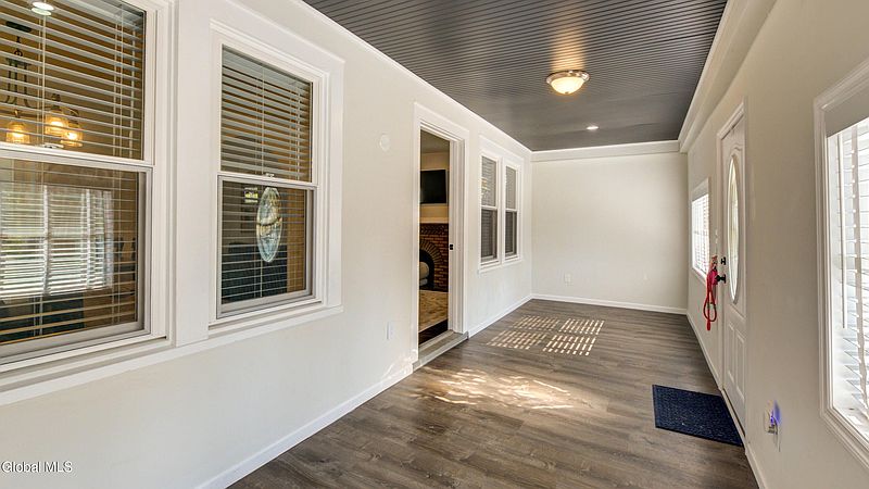 4th image of 48 Fleetwood Avenue