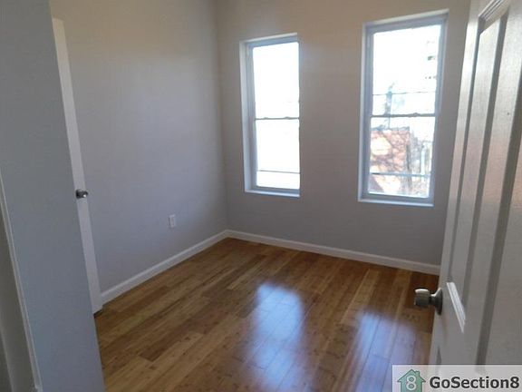 5th image of 2321 N Woodstock St