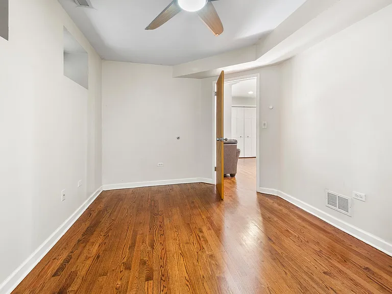1420 W Erie St #1F — Photo 21