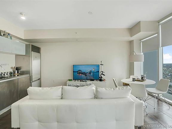 3rd image of 1040 Biscayne Blvd APT 4107