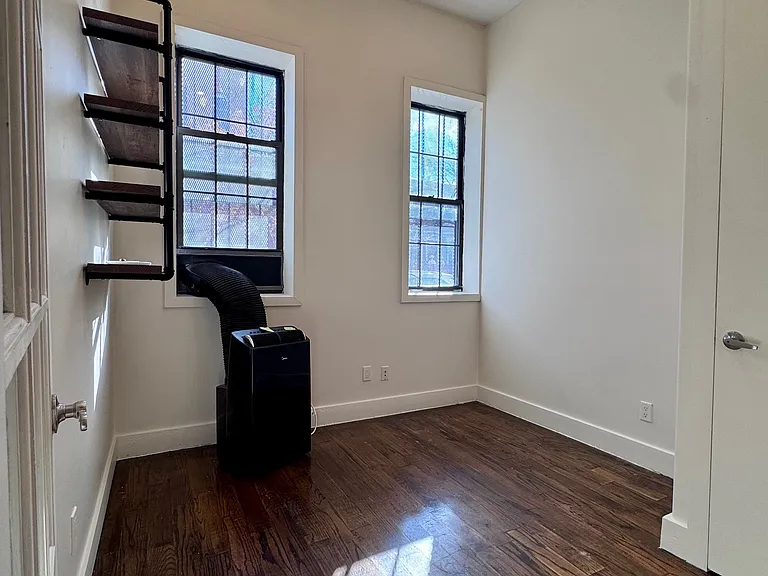 237 Jefferson St #1F — Photo 4