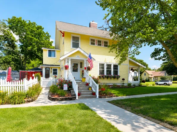 1324 Dewey Ave, Perry, IA 50220