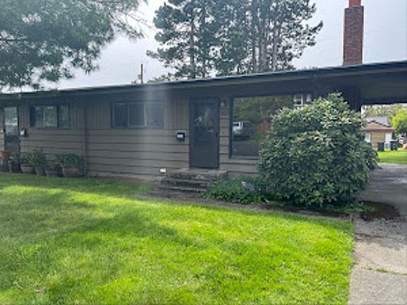 2nd image of 2621 Grove St #2623