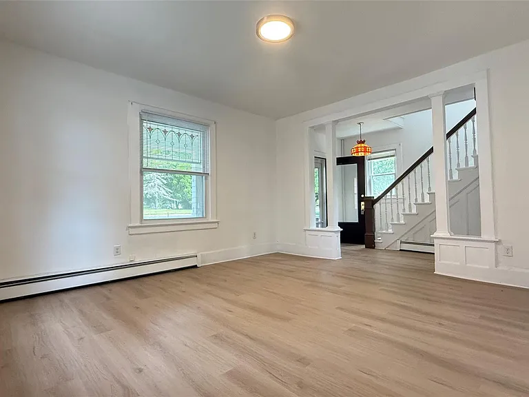 112 Murray Ave — Photo 8