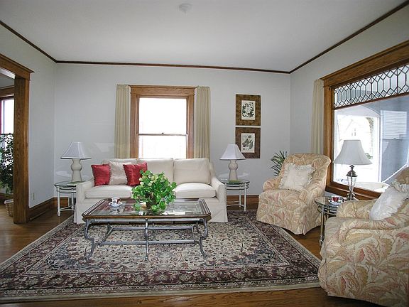 3rd image of 23 Pine Ave