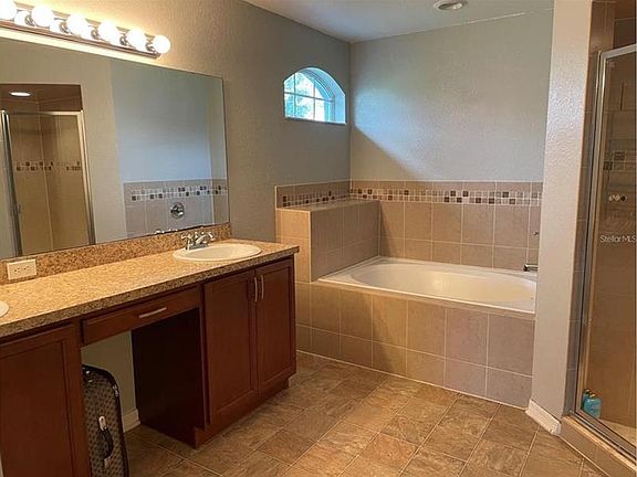 3rd image of 329 Highland Meadows Dr