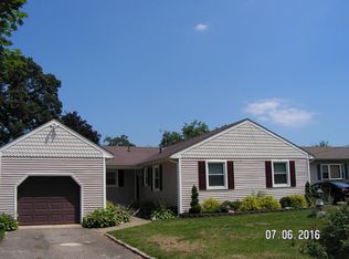 17 Evergreen Dr, Toms River, NJ 08753