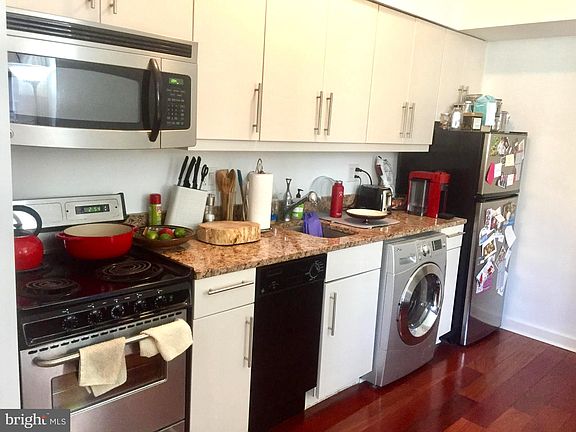 3rd image of 219-29 S 18th St #504