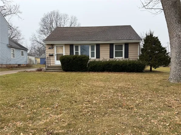 920 26th St, Marion, IA 52302