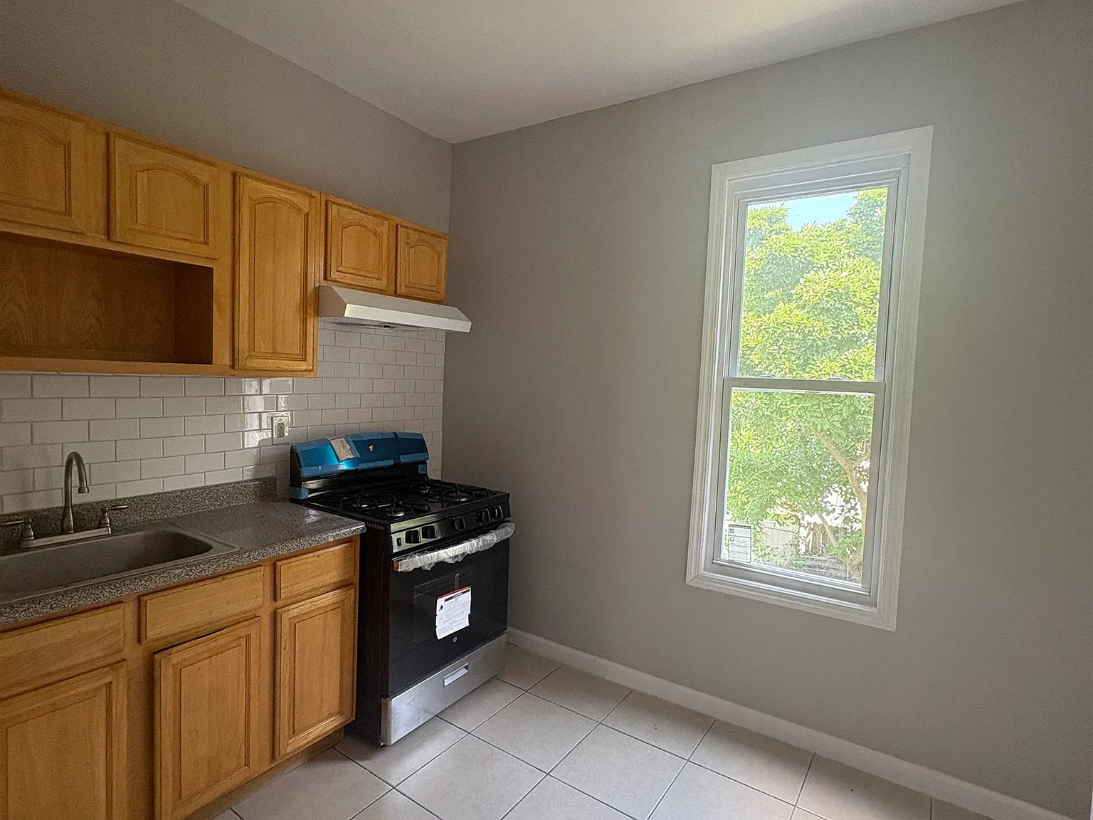2 bed, 1.0 bath, $2,400 — Photo 2