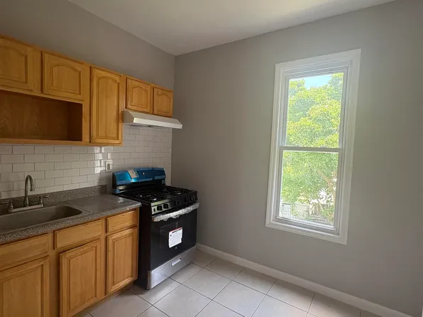 104 Bayview Avenue image 1 of 8