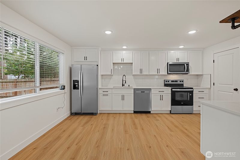 4th image of 1822 S 92nd Street