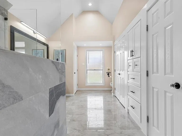 1042 Saint John Dr — Photo 6