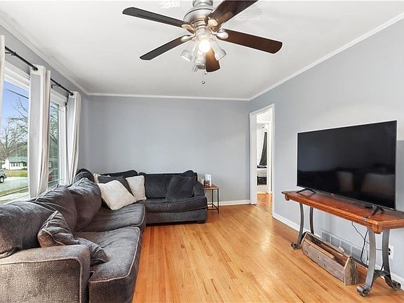 5th image of 8422 W 69th Ter