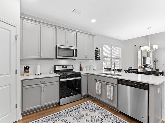 4th image of 120 Turfway Dr