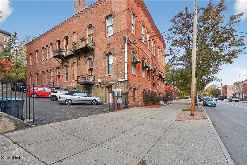 2nd image of 206 N Pearl Street #204