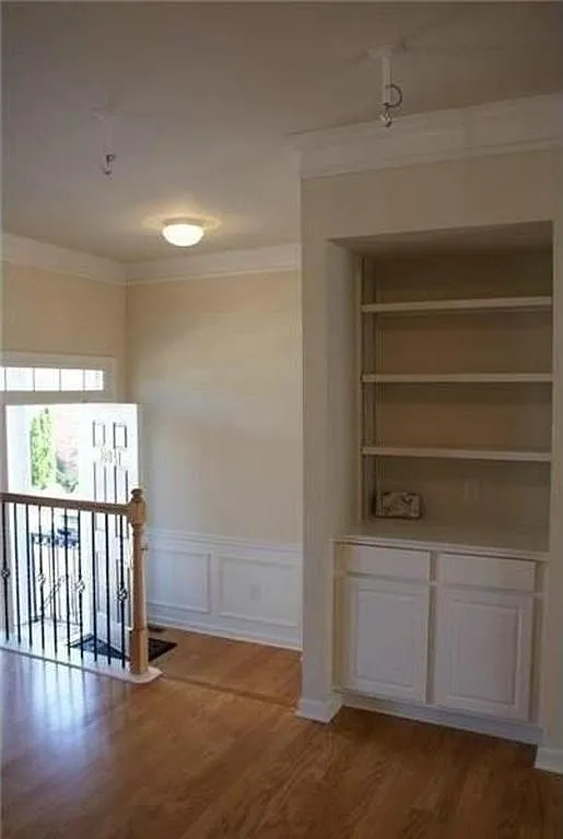 3 bed, 3.5 bath, 2139 sqft, $2,850 — Photo 2