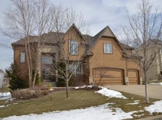 9221 Redbud Ln, Lenexa, KS 66220