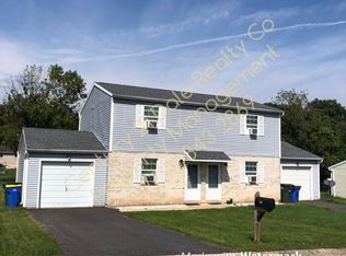 1883 Pineview Dr, York, PA 17408