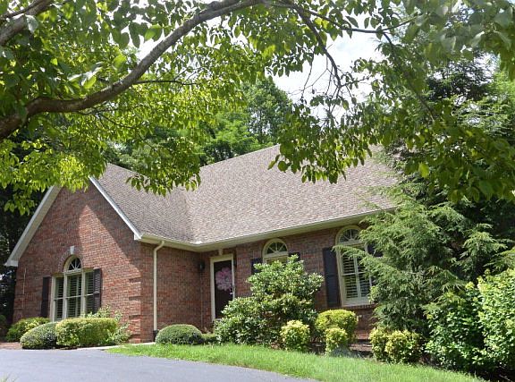 3rd image of 639 Julia Dr