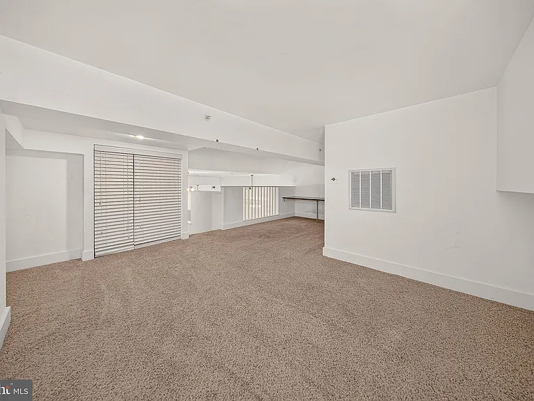 2160 California St NW #101 — Photo 8
