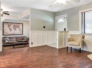705 Broadmoor Dr, Bryan, TX 77802
