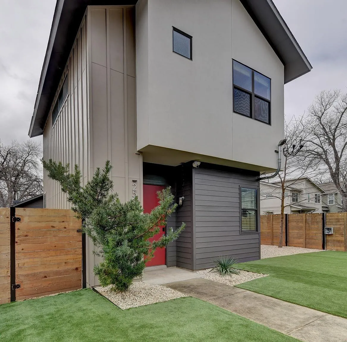 3 bed, 2.5 bath, 1631 sqft, $5,500 — Photo 2