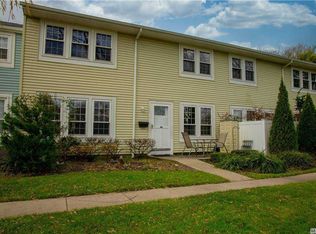 115 Whalers Cv, Babylon, NY 11702
