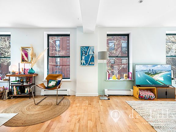 4th image of 42 Tiffany Pl APT 2B